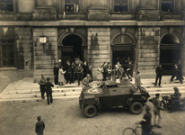 404393 Afbeelding van de armoured car van de bevelvoerend officier van het 49th Reconnaissance Regiment (Polar Bears), ...